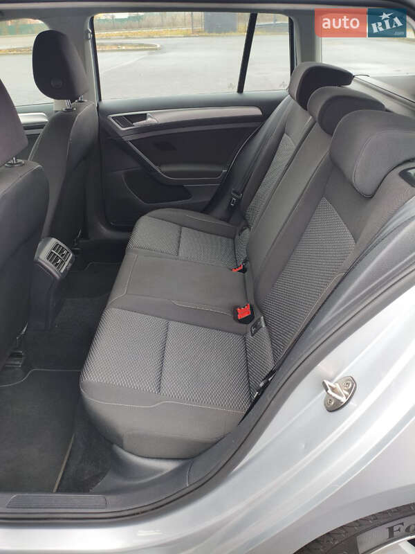 Универсал Volkswagen Golf 2018 в Чернигове