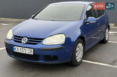 Хэтчбек Volkswagen Golf 2004 в Киеве