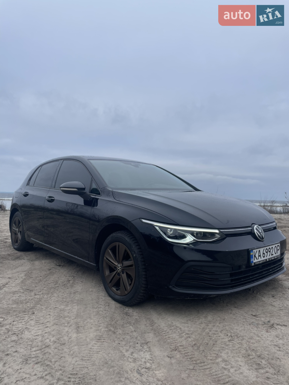 Пропонується до продажу власний Volkswagen Golf 8, автомобіль для тих, хто цінує сучасний дизайн, німецьку якість та продуманий комфорт у кожній деталі.

 Кузов: хетчбек
 Колір: глибокий чорний металік
 Стан: без ДТП, у рідній фарбі
 Салон: ідеально збережений, без сторонніх запахів

Цей Golf — не просто засіб пересування, а щоденне задоволення від керування. Автомобіль дуже тихий, з м’якою підвіскою та точною керованістю, однаково комфортний у місті й на трасі.

Ключові переваги:
•	Повністю обслужений, без жодних вкладень
•	Офіційне авто, чесна історія
•	Сучасна LED-оптика з виразним світловим підписом
•	Висока якість матеріалів салону
•	Економний та надійний у щоденній експлуатації

Оснащення:
	LED фари
	Клімат-контроль
	Цифрова мультимедійна система
	Круїз-контроль
	Мультифункціональне кермо
	Легкосплавні диски
	Електропакет

Автомобіль для поціновувача, який шукає не просто Golf, а справді доглянутий екземпляр.