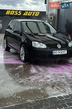 Хэтчбек Volkswagen Golf 2005 в Мукачево