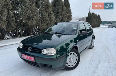 Хетчбек Volkswagen Golf 2000 в Новоселиці