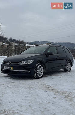 Универсал Volkswagen Golf 2020 в Сваляве