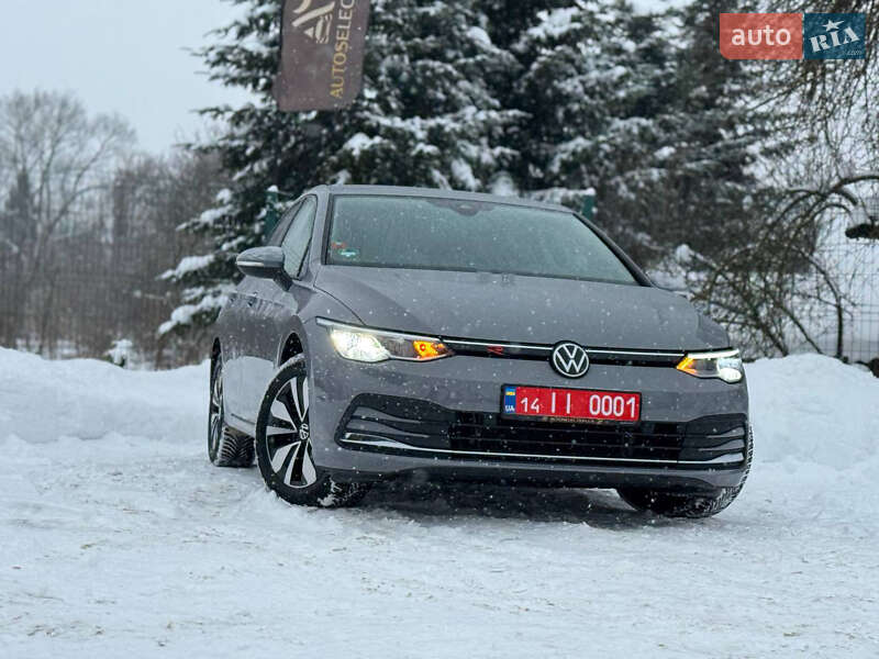 Хэтчбек Volkswagen Golf 2023 в Львове