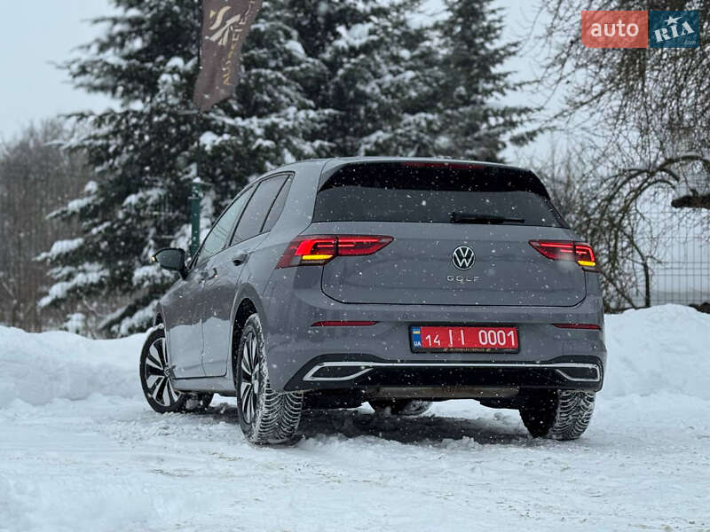 Хэтчбек Volkswagen Golf 2023 в Львове