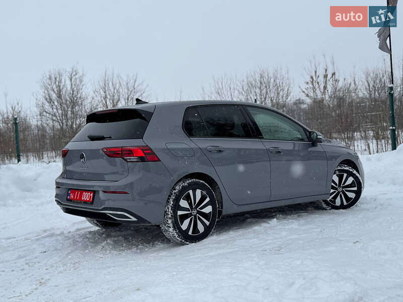 Хэтчбек Volkswagen Golf 2023 в Львове