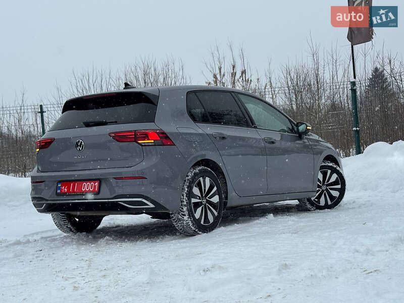 Хэтчбек Volkswagen Golf 2023 в Львове