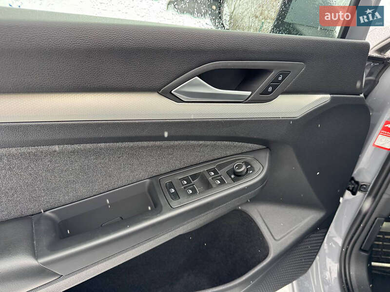 Хэтчбек Volkswagen Golf 2023 в Львове