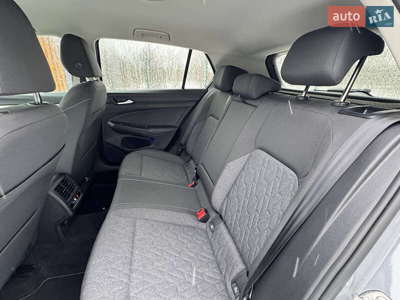 Хэтчбек Volkswagen Golf 2023 в Львове