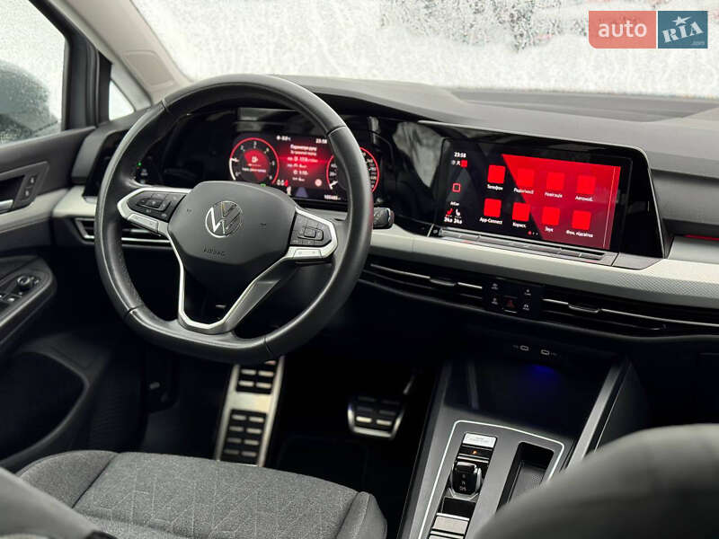 Хэтчбек Volkswagen Golf 2023 в Львове