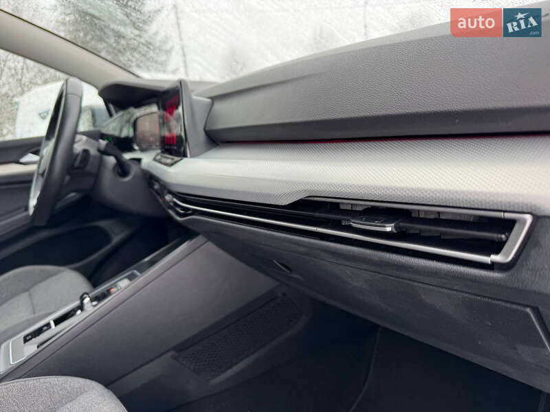 Хэтчбек Volkswagen Golf 2023 в Львове