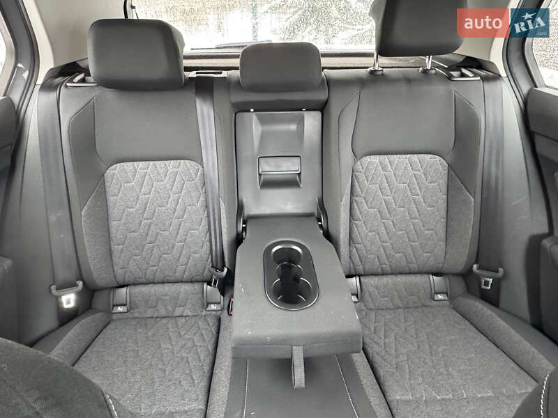 Хэтчбек Volkswagen Golf 2023 в Львове