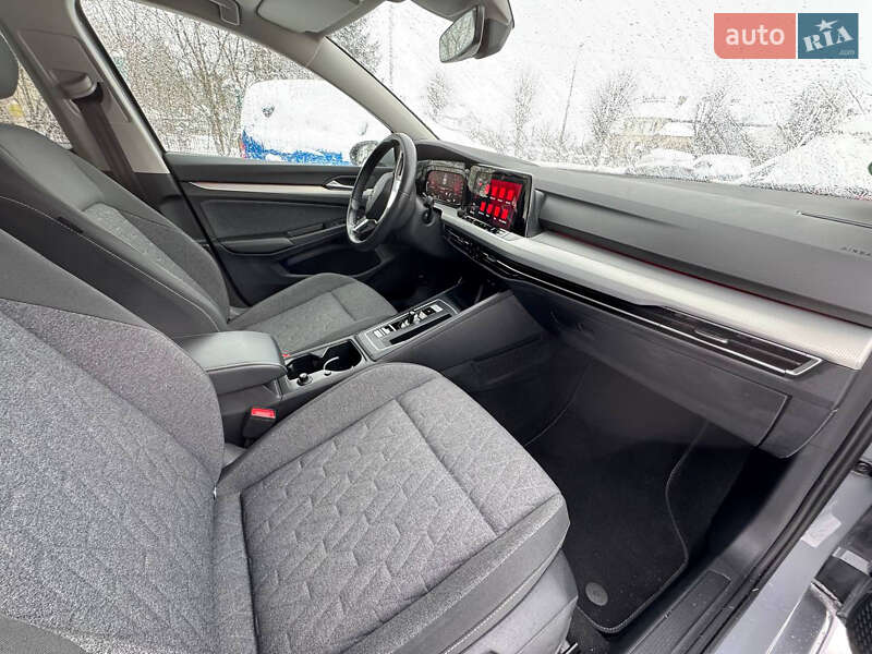 Хэтчбек Volkswagen Golf 2023 в Львове