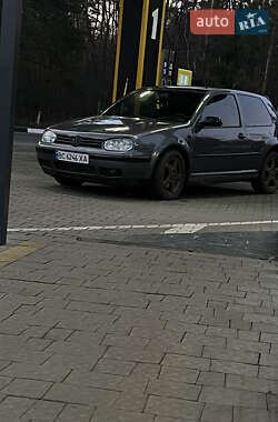 Хэтчбек Volkswagen Golf 2001 в Жовкве