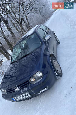 Хэтчбек Volkswagen Golf 2002 в Звягеле