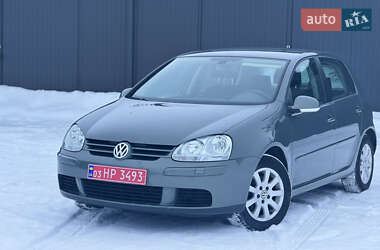 Хэтчбек Volkswagen Golf 2005 в Ровно
