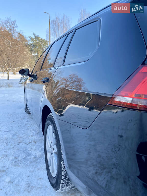 Универсал Volkswagen Golf 2015 в Киеве