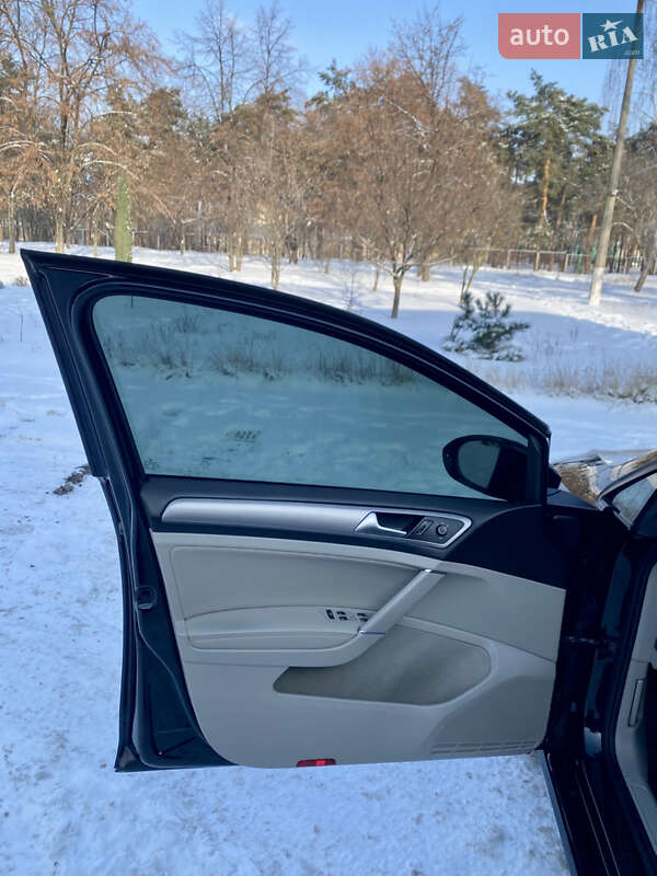 Универсал Volkswagen Golf 2015 в Киеве