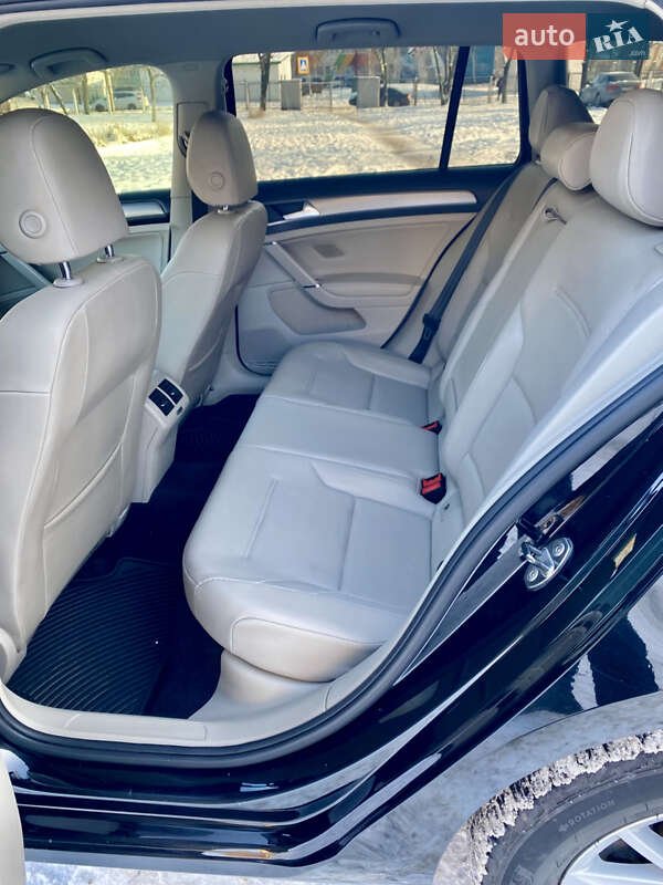 Универсал Volkswagen Golf 2015 в Киеве