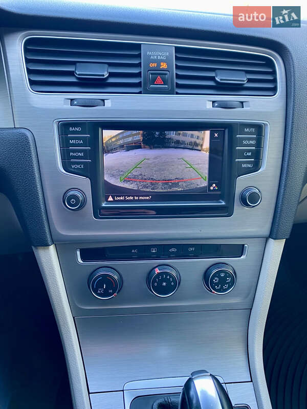 Универсал Volkswagen Golf 2015 в Киеве