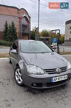 Хэтчбек Volkswagen Golf 2004 в Днепре