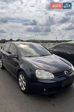 Хэтчбек Volkswagen Golf 2005 в Киеве