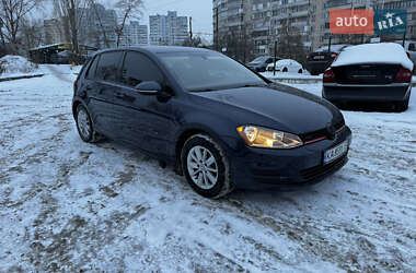 Хэтчбек Volkswagen Golf 2014 в Киеве