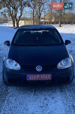 Хэтчбек Volkswagen Golf 2005 в Остроге