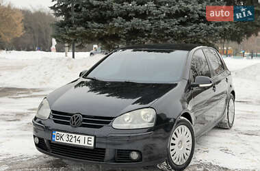 Хетчбек Volkswagen Golf 2003 в Рівному