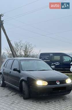Хэтчбек Volkswagen Golf 1999 в Шумске