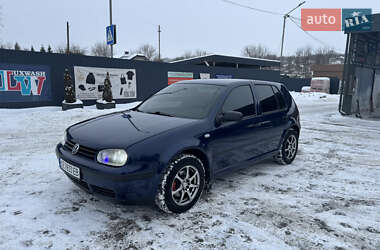 Хэтчбек Volkswagen Golf 2001 в Снятине