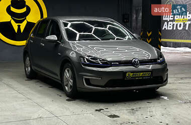 Хетчбек Volkswagen Golf 2016 в Чернівцях