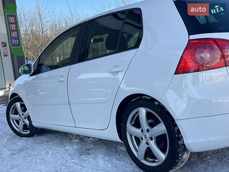 Хэтчбек Volkswagen Golf 2009 в Житомире