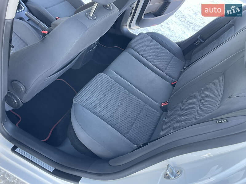 Хэтчбек Volkswagen Golf 2009 в Житомире