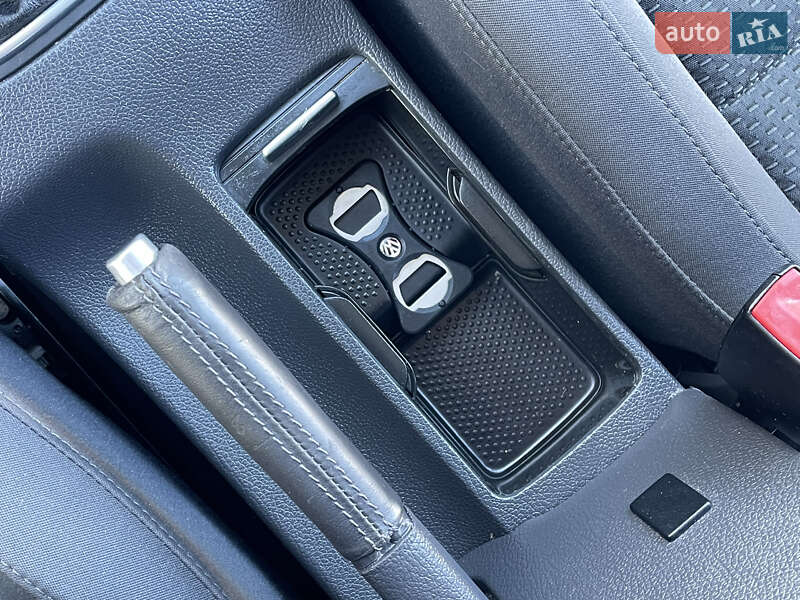 Хэтчбек Volkswagen Golf 2009 в Житомире