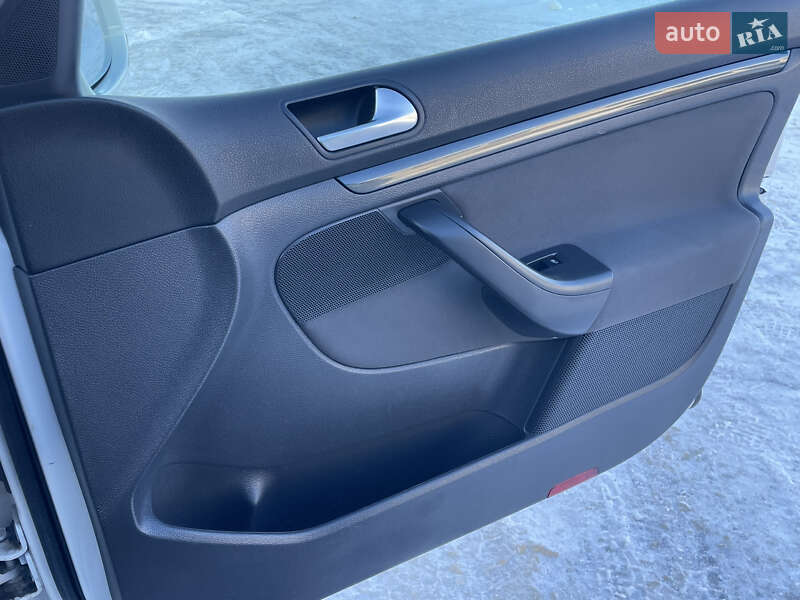 Хэтчбек Volkswagen Golf 2009 в Житомире