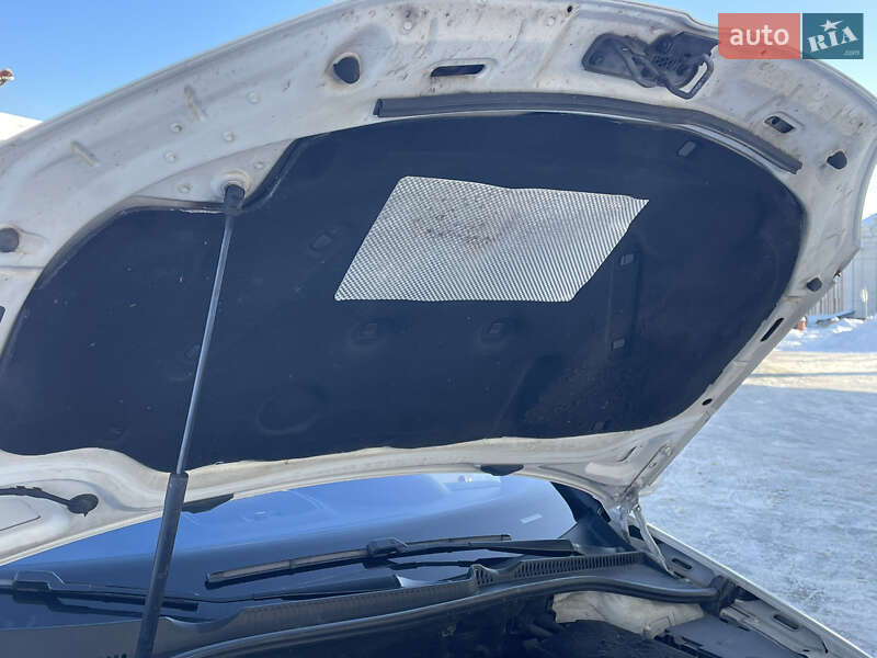 Хэтчбек Volkswagen Golf 2009 в Житомире