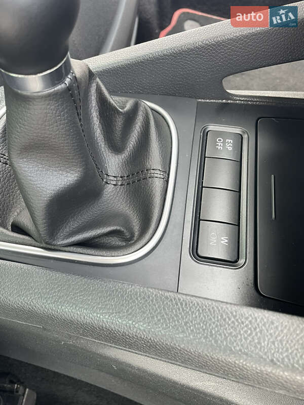 Хэтчбек Volkswagen Golf 2009 в Житомире