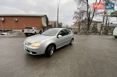 Хетчбек Volkswagen Golf 2005 в Дніпрі