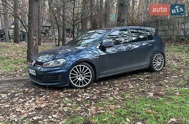 Хетчбек Volkswagen Golf 2015 в Дніпрі