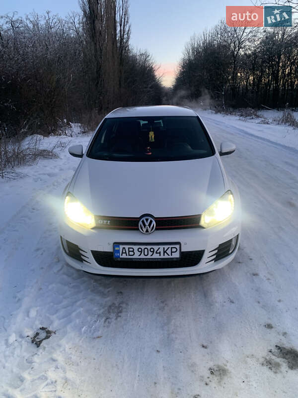 Хэтчбек Volkswagen Golf 2011 в Тульчине