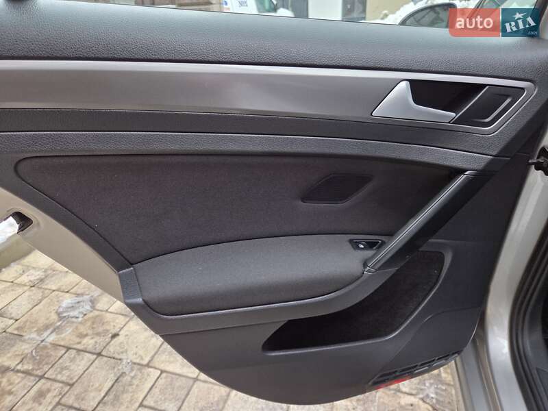 Универсал Volkswagen Golf 2015 в Луцке