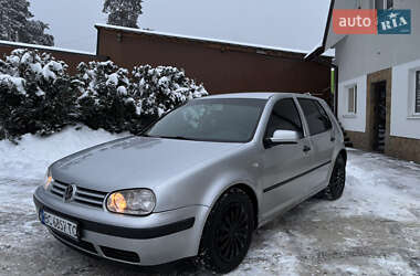 Хетчбек Volkswagen Golf 2001 в Львові