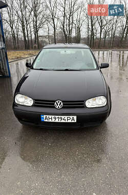Хэтчбек Volkswagen Golf 2002 в Кропивницком