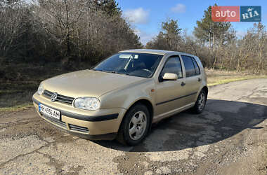 Хэтчбек Volkswagen Golf 2001 в Одессе