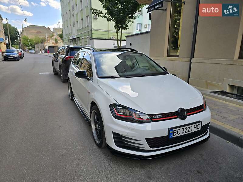 Универсал Volkswagen Golf 2015 в Львове
