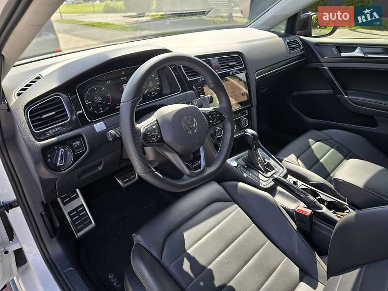 Универсал Volkswagen Golf 2015 в Львове