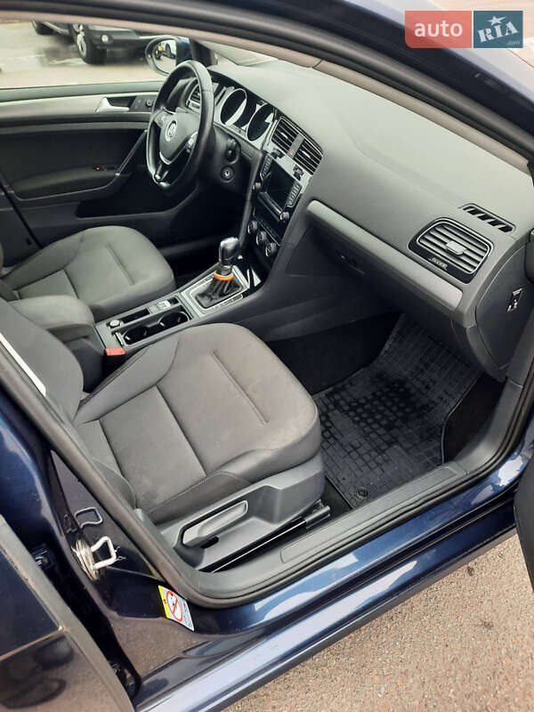 Хэтчбек Volkswagen Golf 2013 в Полтаве