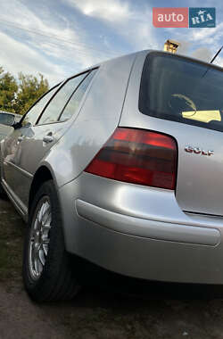 Хэтчбек Volkswagen Golf 2002 в Харькове