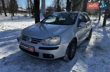 Хетчбек Volkswagen Golf 2004 в Києві