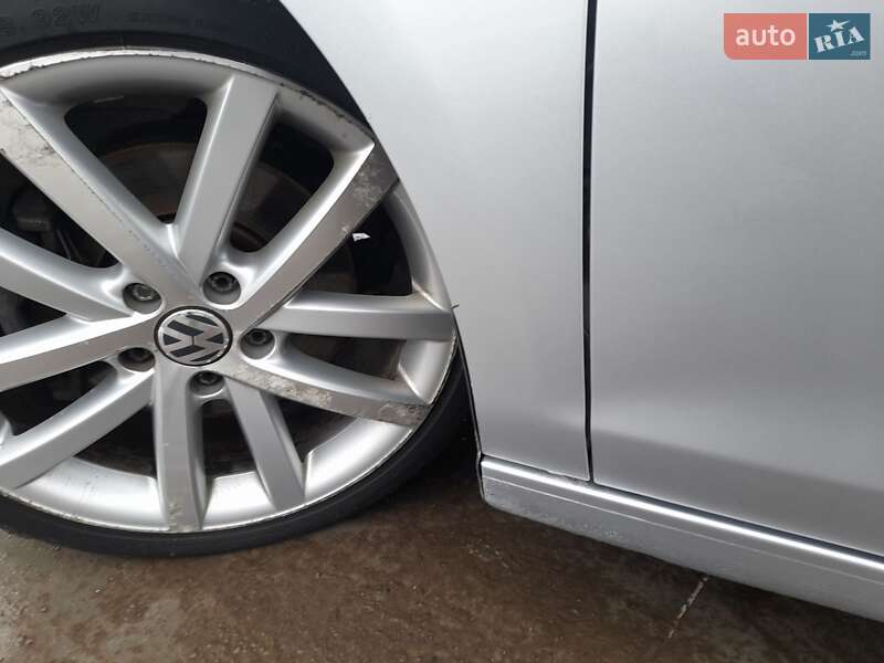 Хэтчбек Volkswagen Golf 2009 в Новой Водолаге